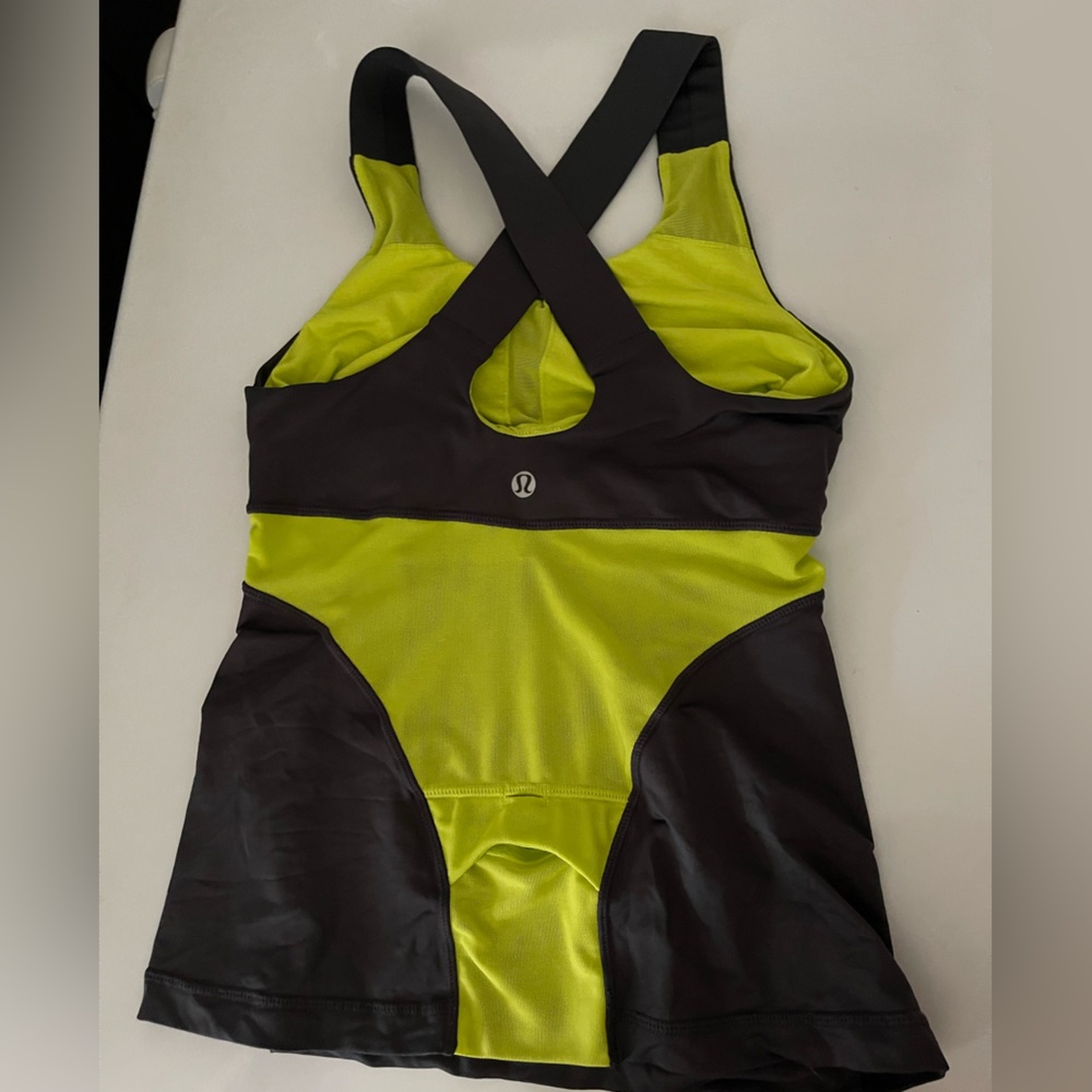 Size 4 lululemon top